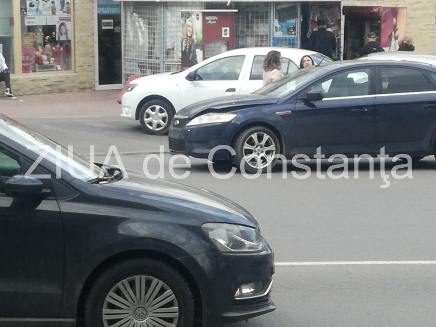 imagini de la eveniment accident rutier in zona brotacei din constanta doua masini implicate galerie imagini de la eveniment accident rutier in zona brotacei din constanta doua masini implicate galerie