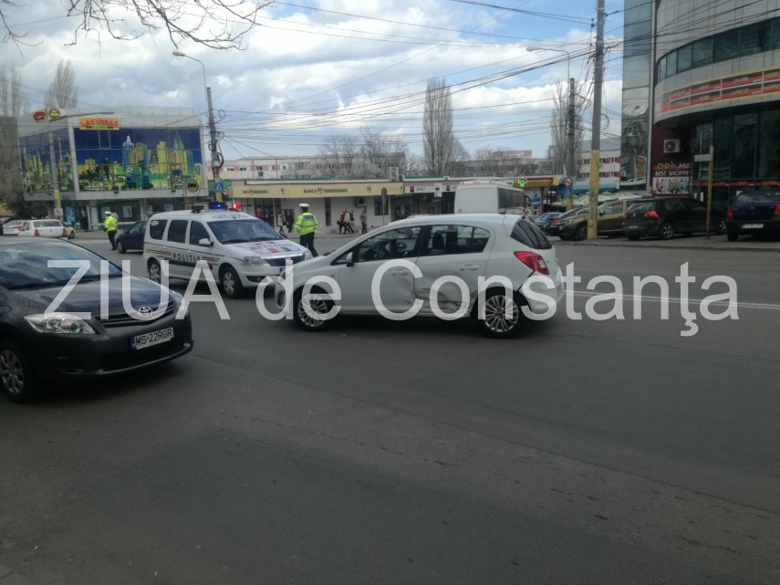 imagini de la eveniment accident rutier in zona brotacei din constanta doua masini implicate galerie imagini de la eveniment accident rutier in zona brotacei din constanta doua masini implicate galerie