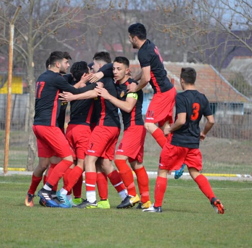 au luptat pana in ultima secunda vointa valu lui traian noul lider al ligii a 4 a a invins si detronat au luptat pana in ultima secunda vointa valu lui traian noul lider al ligii a 4 a a invins si detronat