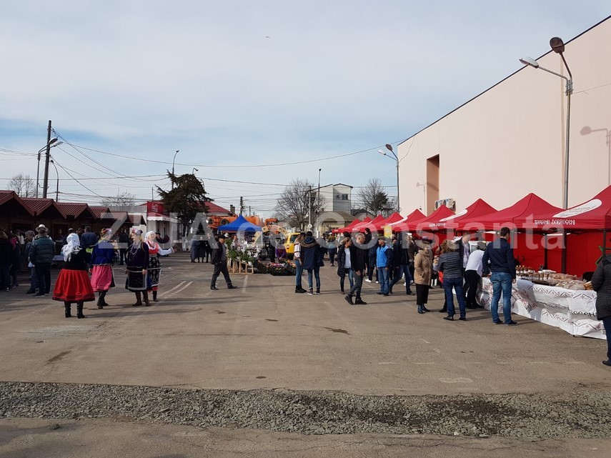 produse traditionale pentru masa de paste organizat de primaria ovidiu targul floriilor va deveni o traditie produse traditionale pentru masa de paste organizat de primaria ovidiu targul floriilor va deveni o traditie