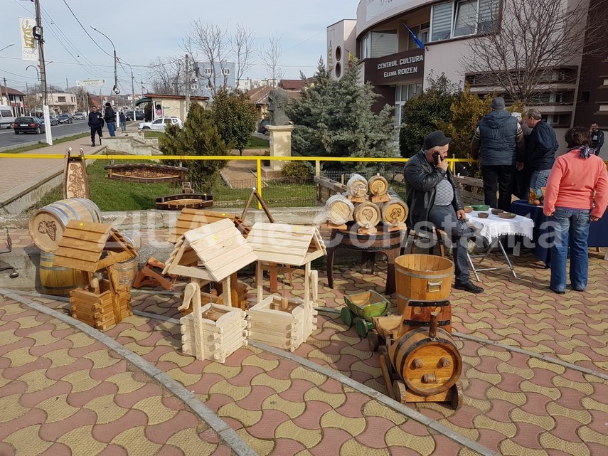 produse traditionale pentru masa de paste organizat de primaria ovidiu targul floriilor va deveni o traditie produse traditionale pentru masa de paste organizat de primaria ovidiu targul floriilor va deveni o traditie