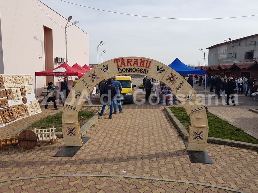 produse traditionale pentru masa de paste organizat de primaria ovidiu targul floriilor va deveni o traditie produse traditionale pentru masa de paste organizat de primaria ovidiu targul floriilor va deveni o traditie