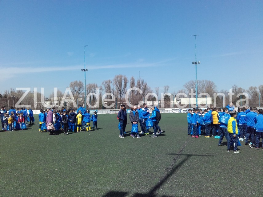 copiii academiei de fotbal farul constanta au primit cadouri cu ocazia sarbatorilor pascale 655765