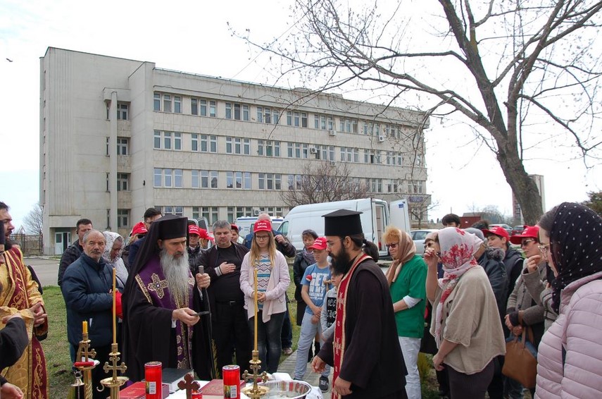 o frumoasa troita in curtea spitalului cfr constanta arimex comexim 2000 srl si asociatia suflete deschise o frumoasa troita in curtea spitalului cfr constanta arimex comexim 2000 srl si asociatia suflete deschise