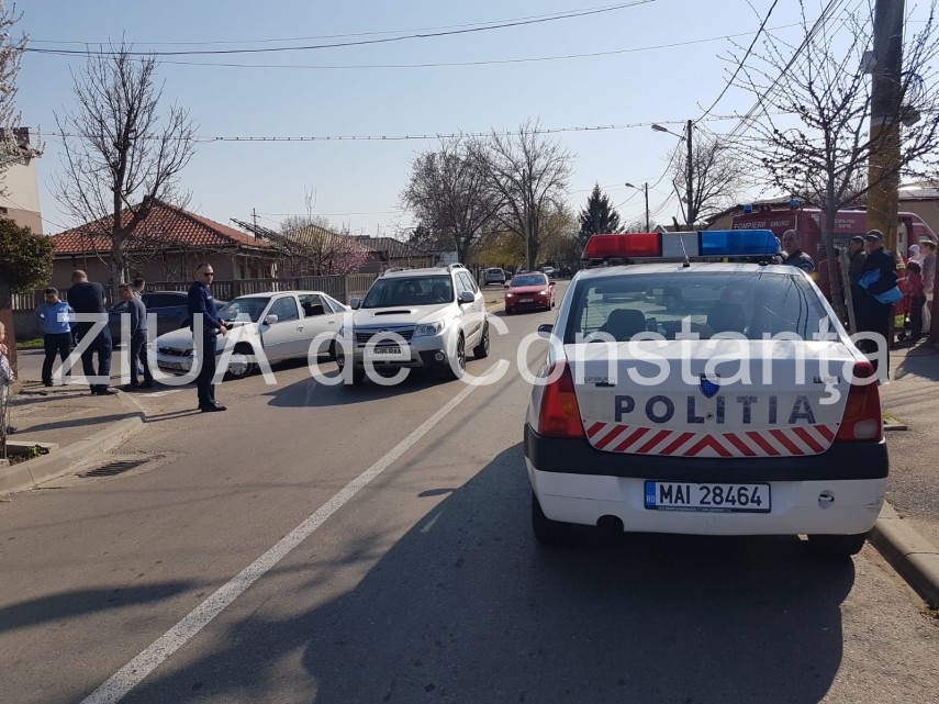 imagini de la eveniment carambol pe strada mester manole din constanta ambulanta smurd la fata locului imagini de la eveniment carambol pe strada mester manole din constanta ambulanta smurd la fata locului