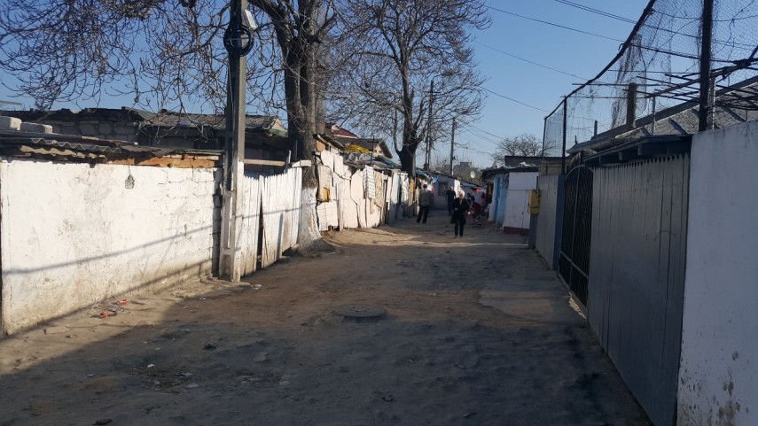 actiune de igienizare pe strada semanatorului din constanta participa lucratori de la polaris m holding actiune de igienizare pe strada semanatorului din constanta participa lucratori de la polaris m holding