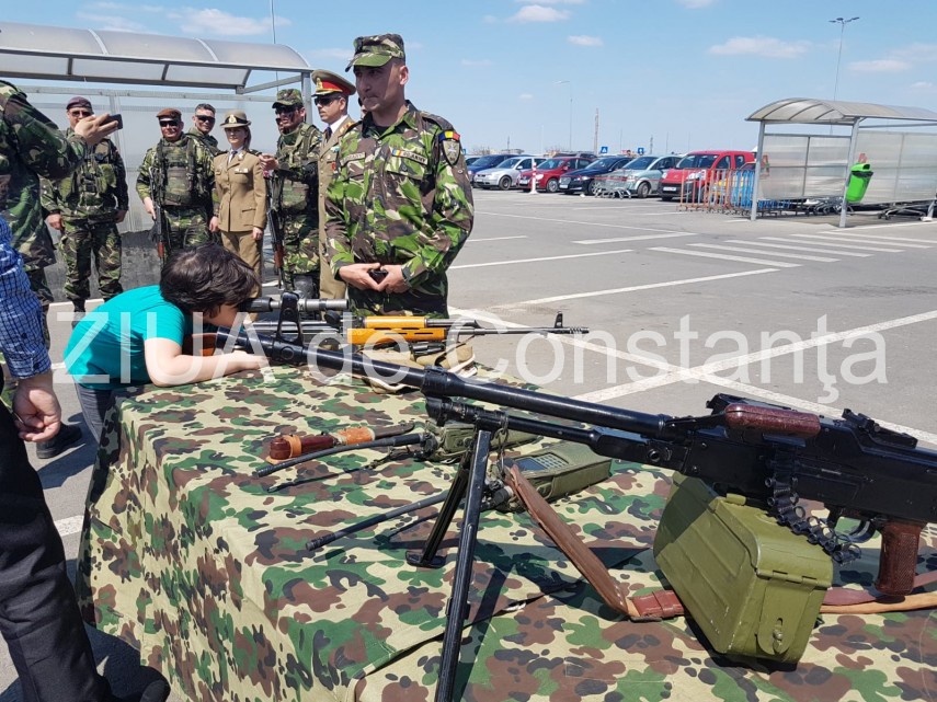 constanta armamentul militarilor de la brigada 9 mecanizata marasesti bucuria copiilor fotografii de constanta armamentul militarilor de la brigada 9 mecanizata marasesti bucuria copiilor fotografii de