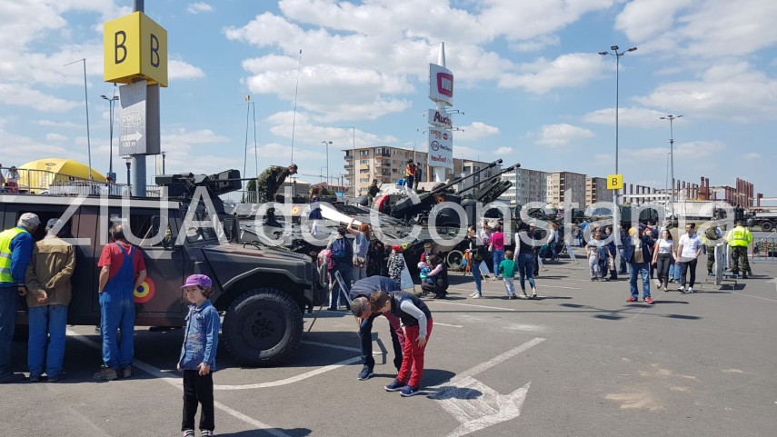 constanta armamentul militarilor de la brigada 9 mecanizata marasesti bucuria copiilor fotografii de constanta armamentul militarilor de la brigada 9 mecanizata marasesti bucuria copiilor fotografii de