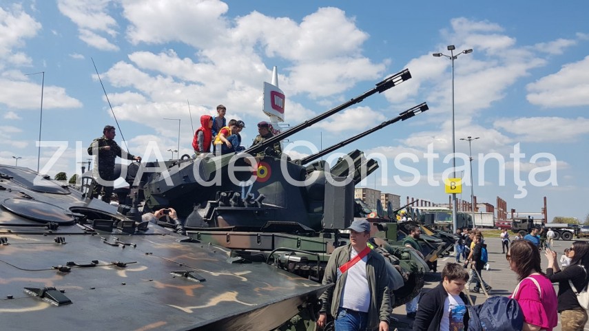 constanta armamentul militarilor de la brigada 9 mecanizata marasesti bucuria copiilor fotografii de constanta armamentul militarilor de la brigada 9 mecanizata marasesti bucuria copiilor fotografii de