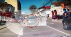 Constanța. Clipe de groază pentru mai mulți pietoni. O mașină a fost la un pas să-i spulbere pe marcajul pietonal (video) 
