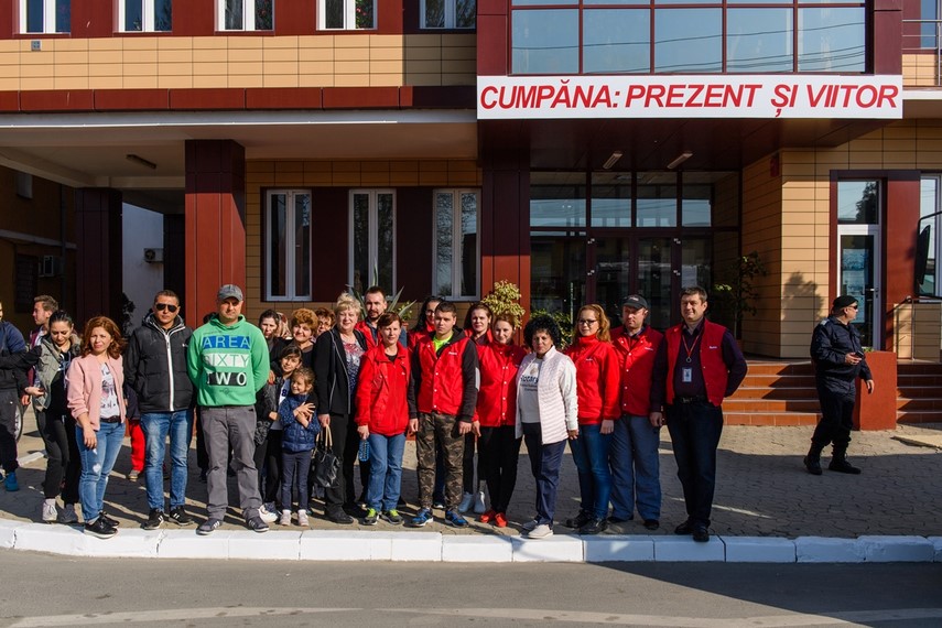 iubim pamantul iubim natura iubim viata zeci de persoane au participat la actiunea primariei cumpana iubim pamantul iubim natura iubim viata zeci de persoane au participat la actiunea primariei cumpana