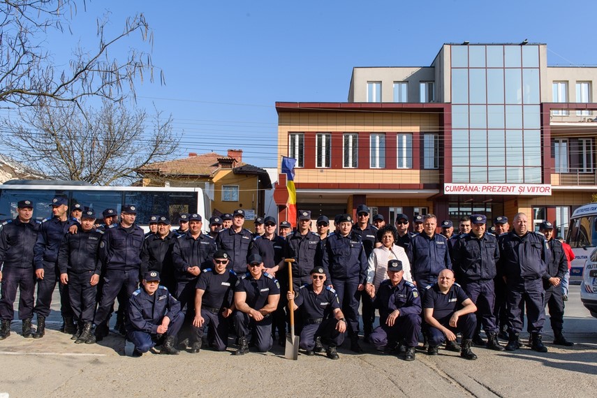 iubim pamantul iubim natura iubim viata zeci de persoane au participat la actiunea primariei cumpana iubim pamantul iubim natura iubim viata zeci de persoane au participat la actiunea primariei cumpana
