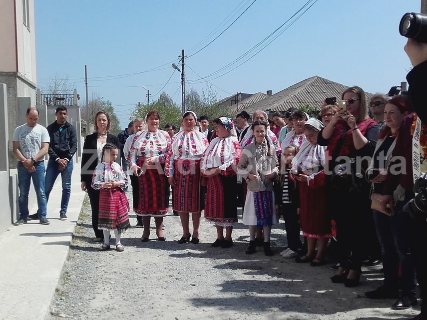 95 de ani de istorie la oituz cand infloresc ciresii printre ceangai intr o zi cu multe sarbatori galerie 95 de ani de istorie la oituz cand infloresc ciresii printre ceangai intr o zi cu multe sarbatori galerie