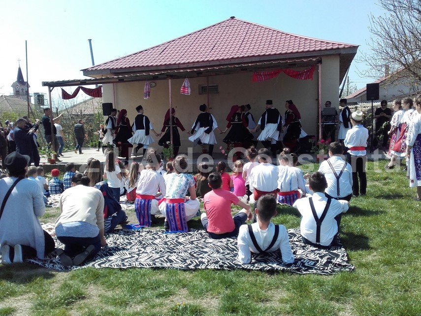 95 de ani de istorie la oituz cand infloresc ciresii printre ceangai intr o zi cu multe sarbatori galerie 95 de ani de istorie la oituz cand infloresc ciresii printre ceangai intr o zi cu multe sarbatori galerie