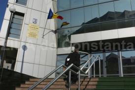Constănţean, condamnat pentru dare de mită. Ar fi încercat să dea bani unui poliţist bulgar