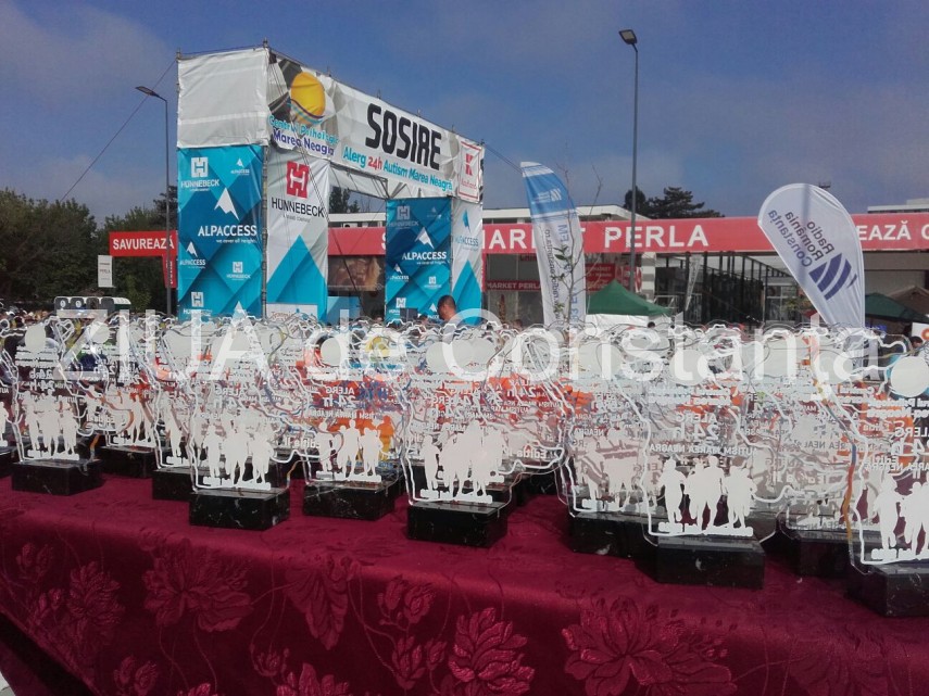 imagini de la eveniment 2 000 de persoane participa la ultramaratonul de 24 de ore pe nisip de la mamaia