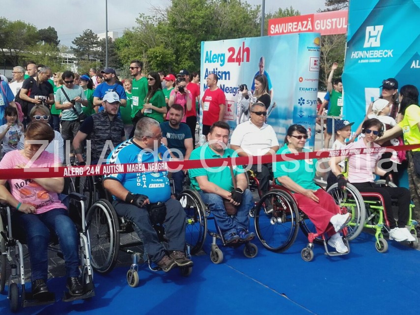 imagini de la eveniment 2 000 de persoane participa la ultramaratonul de 24 de ore pe nisip de la mamaia