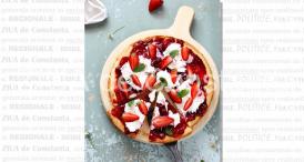 lauraadamache.ro Pizza cu capsuni si mascarpone