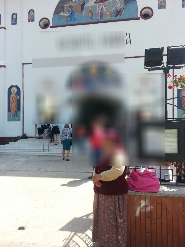 cersetorii care apeleaza la mila cetatenilor in apropierea bisericilor din constanta sanctionati de politistii cersetorii care apeleaza la mila cetatenilor in apropierea bisericilor din constanta sanctionati de politistii