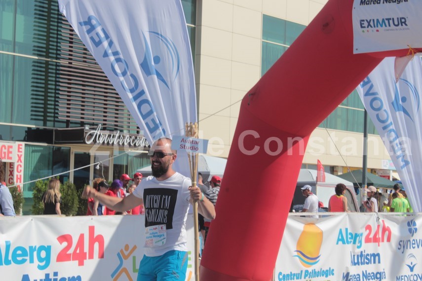 romanii stiu sa lucreze in echipa carpii au incheiat pe primul loc din 41 de formatii ultramaratonul romanii stiu sa lucreze in echipa carpii au incheiat pe primul loc din 41 de formatii ultramaratonul