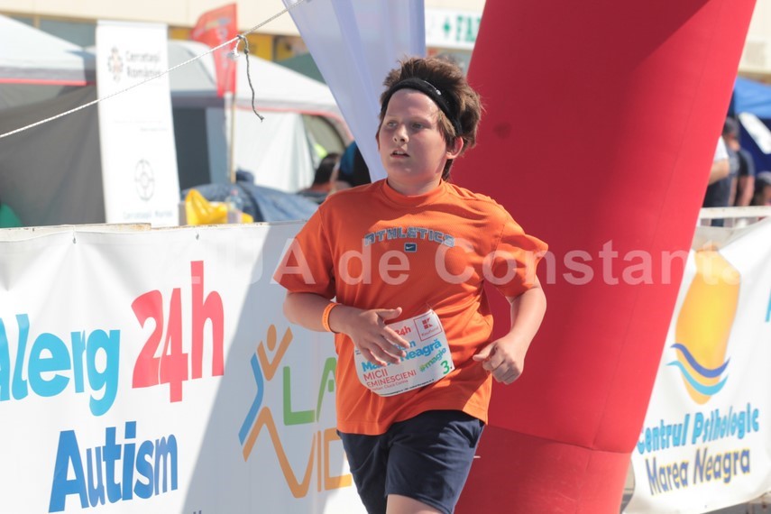 romanii stiu sa lucreze in echipa carpii au incheiat pe primul loc din 41 de formatii ultramaratonul romanii stiu sa lucreze in echipa carpii au incheiat pe primul loc din 41 de formatii ultramaratonul