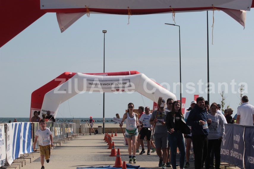romanii stiu sa lucreze in echipa carpii au incheiat pe primul loc din 41 de formatii ultramaratonul romanii stiu sa lucreze in echipa carpii au incheiat pe primul loc din 41 de formatii ultramaratonul