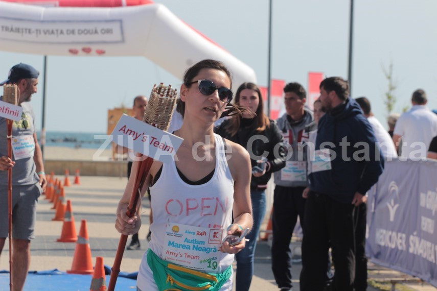 romanii stiu sa lucreze in echipa carpii au incheiat pe primul loc din 41 de formatii ultramaratonul romanii stiu sa lucreze in echipa carpii au incheiat pe primul loc din 41 de formatii ultramaratonul