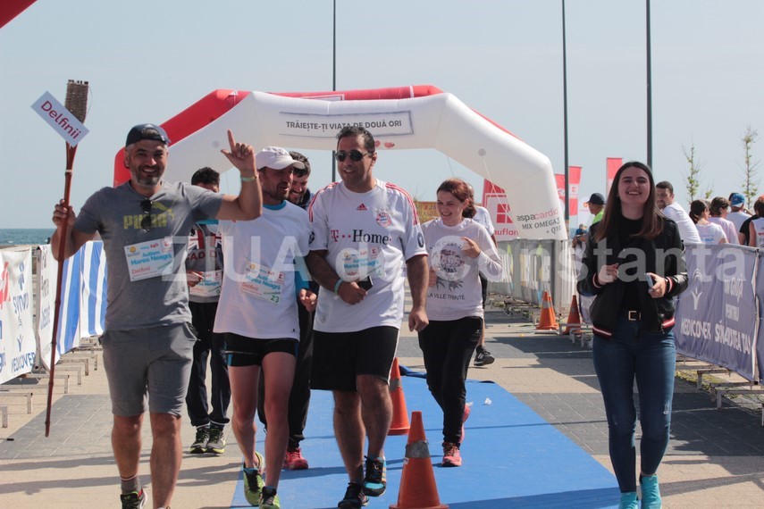 romanii stiu sa lucreze in echipa carpii au incheiat pe primul loc din 41 de formatii ultramaratonul romanii stiu sa lucreze in echipa carpii au incheiat pe primul loc din 41 de formatii ultramaratonul