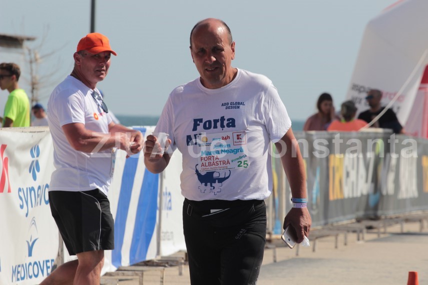 romanii stiu sa lucreze in echipa carpii au incheiat pe primul loc din 41 de formatii ultramaratonul romanii stiu sa lucreze in echipa carpii au incheiat pe primul loc din 41 de formatii ultramaratonul