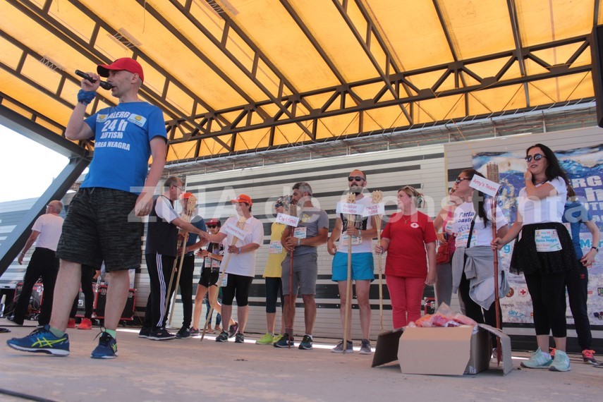 romanii stiu sa lucreze in echipa carpii au incheiat pe primul loc din 41 de formatii ultramaratonul romanii stiu sa lucreze in echipa carpii au incheiat pe primul loc din 41 de formatii ultramaratonul