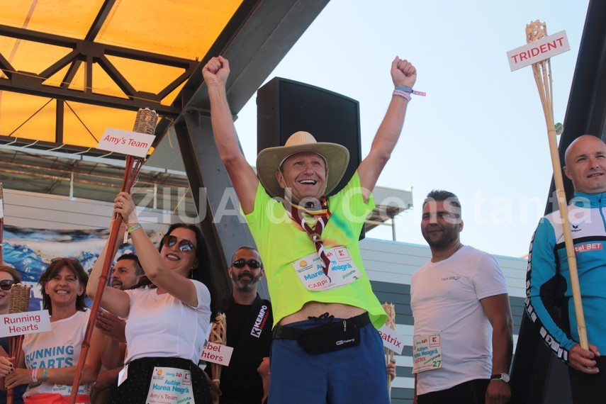 romanii stiu sa lucreze in echipa carpii au incheiat pe primul loc din 41 de formatii ultramaratonul romanii stiu sa lucreze in echipa carpii au incheiat pe primul loc din 41 de formatii ultramaratonul