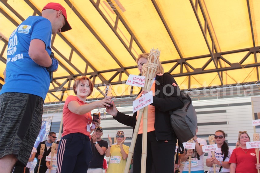 romanii stiu sa lucreze in echipa carpii au incheiat pe primul loc din 41 de formatii ultramaratonul romanii stiu sa lucreze in echipa carpii au incheiat pe primul loc din 41 de formatii ultramaratonul