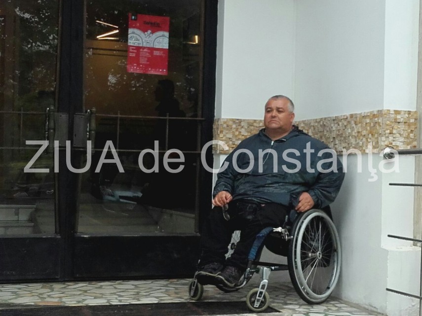 ion gembasanu presedintele ajcsph a intrat in greva foamei la sediul primariei constanta galerie foto ion gembasanu presedintele ajcsph a intrat in greva foamei la sediul primariei constanta galerie foto