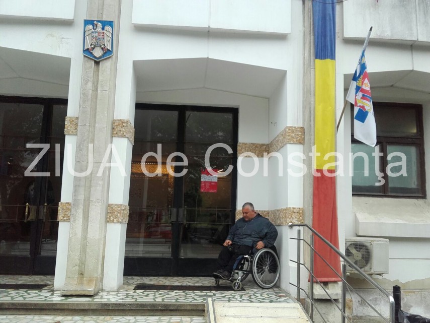 ion gembasanu presedintele ajcsph a intrat in greva foamei la sediul primariei constanta galerie foto ion gembasanu presedintele ajcsph a intrat in greva foamei la sediul primariei constanta galerie foto