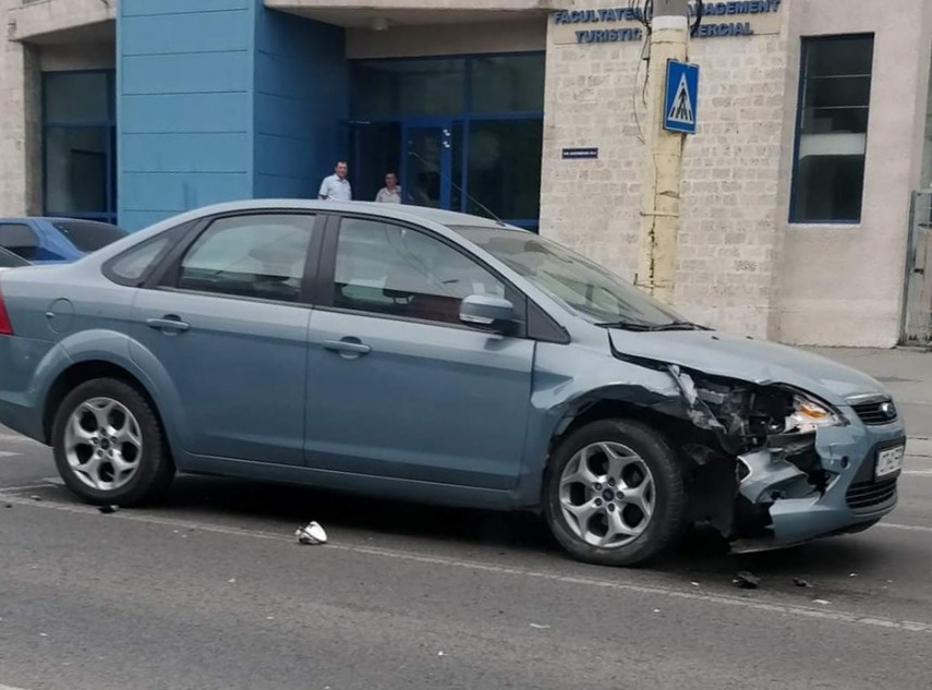 imagini de la eveniment constanta masina politiei avariata in urma unui accident rutier pe strada dezrobirii imagini de la eveniment constanta masina politiei avariata in urma unui accident rutier pe strada dezrobirii
