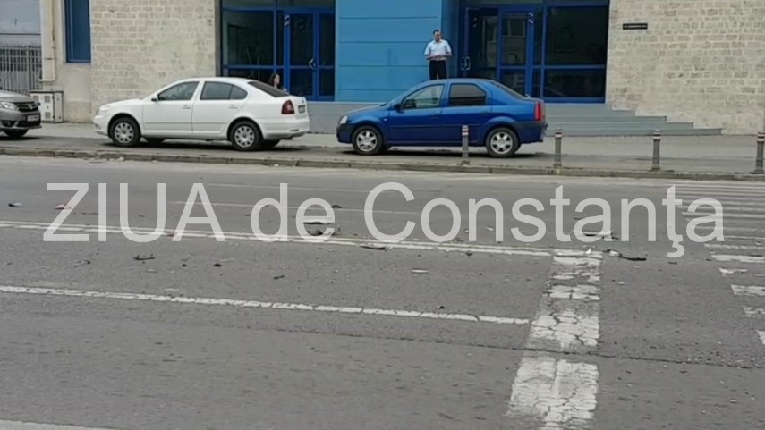 imagini de la eveniment constanta masina politiei avariata in urma unui accident rutier pe strada dezrobirii imagini de la eveniment constanta masina politiei avariata in urma unui accident rutier pe strada dezrobirii