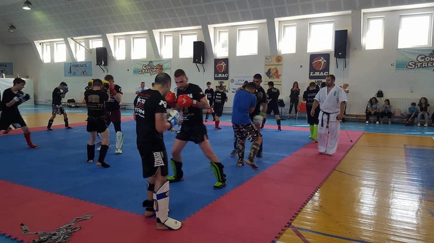 stagiul de kickboxing condus de alex filip shihan anatoly danilov a coordonat examenul de grad in kyokushin stagiul de kickboxing condus de alex filip shihan anatoly danilov a coordonat examenul de grad in kyokushin