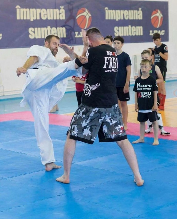 stagiul de kickboxing condus de alex filip shihan anatoly danilov a coordonat examenul de grad in kyokushin stagiul de kickboxing condus de alex filip shihan anatoly danilov a coordonat examenul de grad in kyokushin