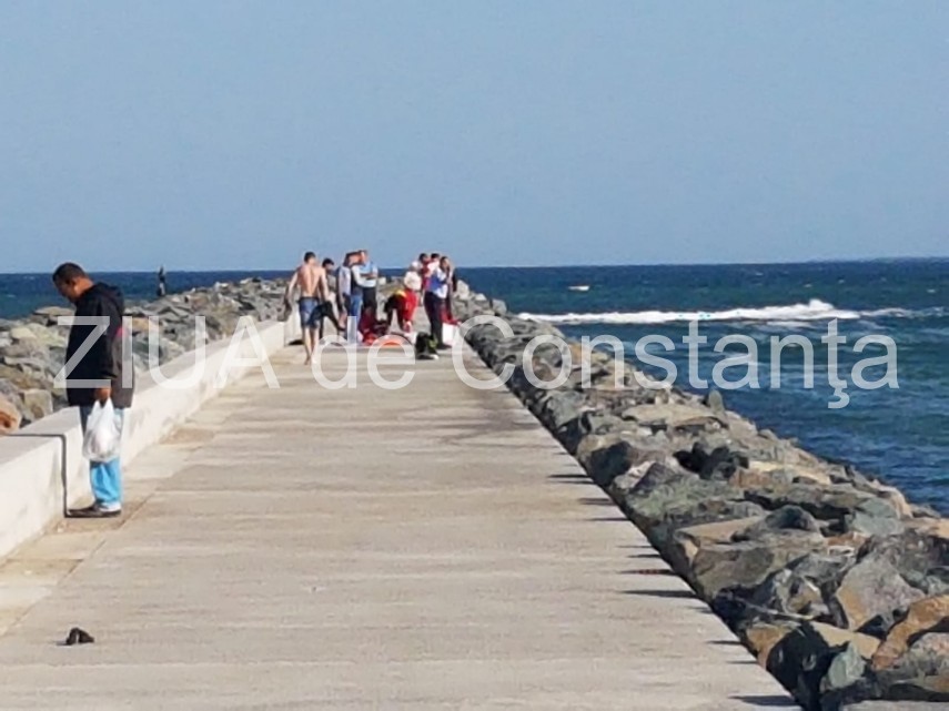 update imagini de la eveniment interventie de urgenta pe o plaja din constanta un tanar s a inecat in update imagini de la eveniment interventie de urgenta pe o plaja din constanta un tanar s a inecat in