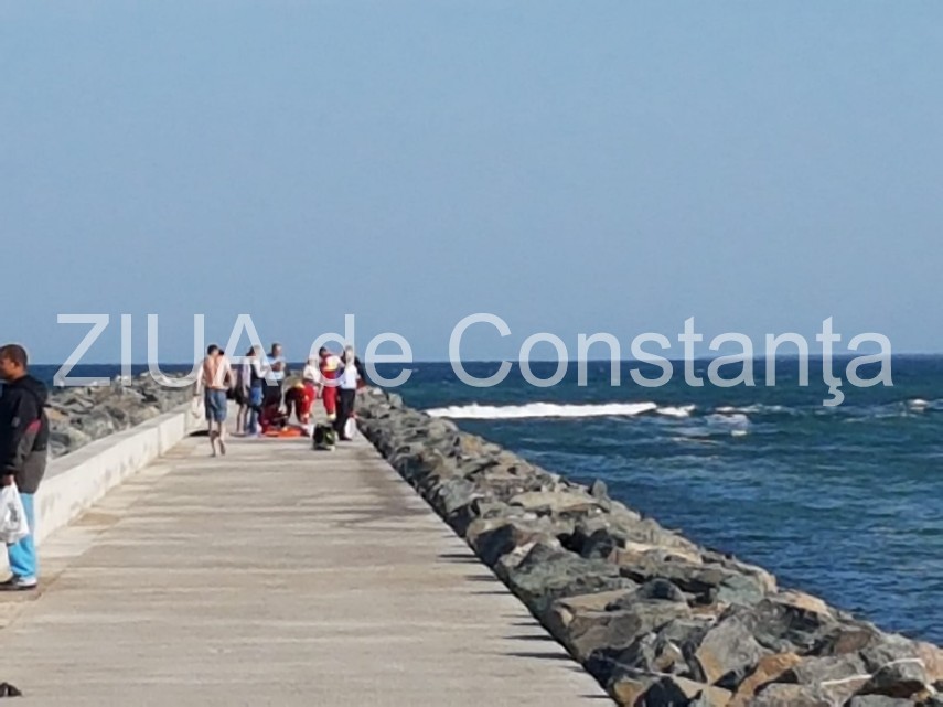 update imagini de la eveniment interventie de urgenta pe o plaja din constanta un tanar s a inecat in update imagini de la eveniment interventie de urgenta pe o plaja din constanta un tanar s a inecat in