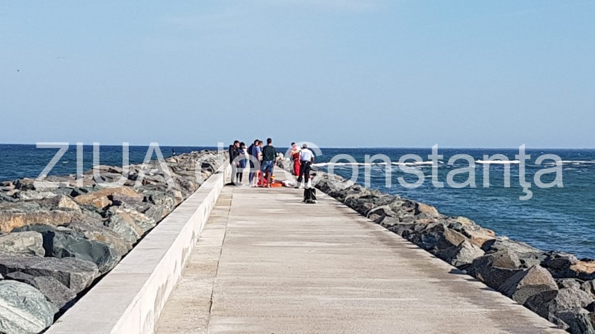 update imagini de la eveniment interventie de urgenta pe o plaja din constanta un tanar s a inecat in update imagini de la eveniment interventie de urgenta pe o plaja din constanta un tanar s a inecat in