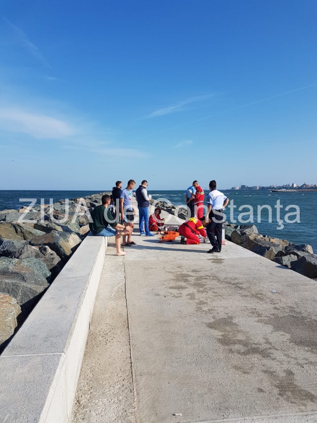 update imagini de la eveniment interventie de urgenta pe o plaja din constanta un tanar s a inecat in update imagini de la eveniment interventie de urgenta pe o plaja din constanta un tanar s a inecat in