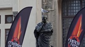Imaginea zilei. Incredibil cum arată statuia poetului Ovidiu. La Constanța sunt în toi pregătirile pentru zilele orașului (galerie foto)