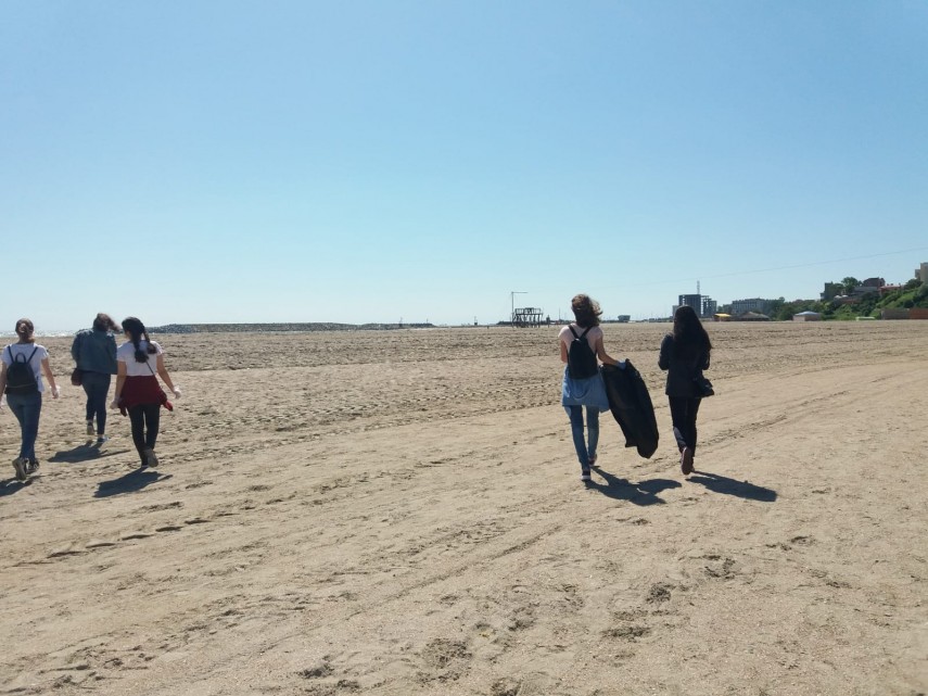 mircistii ecologizeaza plaja pentru o noua serie de turisti galerie foto 659620 mircistii ecologizeaza plaja pentru o noua serie de turisti galerie foto 659620
