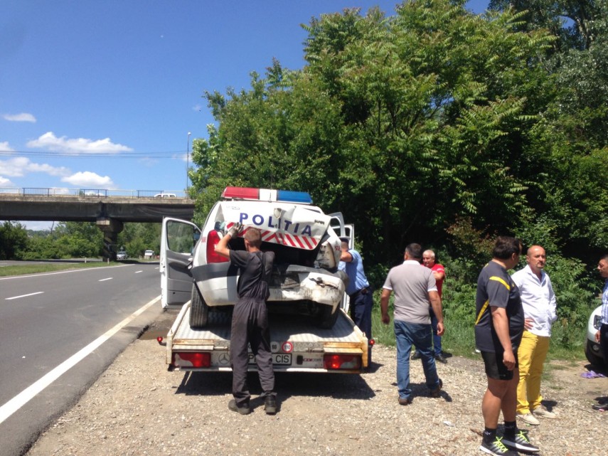 tentativa de suicid pe dn1 un barbat ameninta ca se arunca de pe un pod o masina de politie aflata in tentativa de suicid pe dn1 un barbat ameninta ca se arunca de pe un pod o masina de politie aflata in