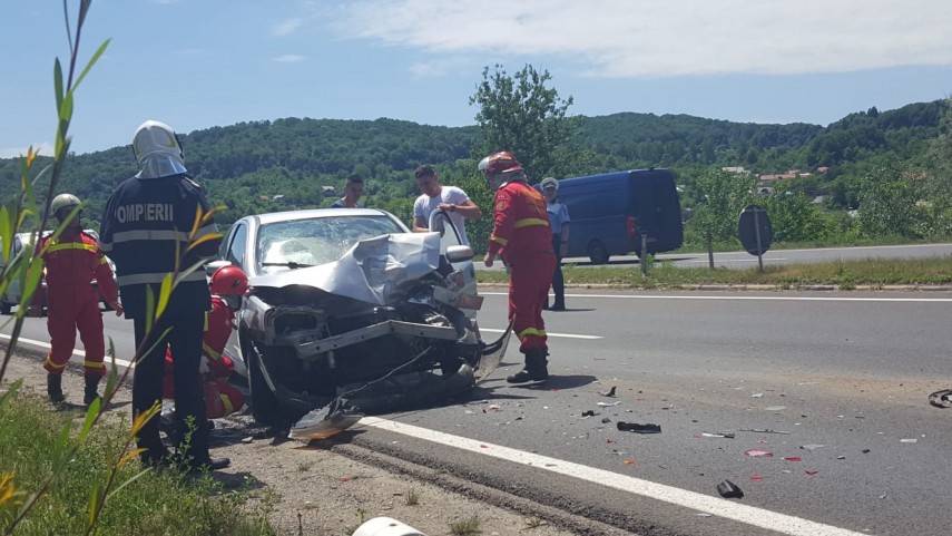 tentativa de suicid pe dn1 un barbat ameninta ca se arunca de pe un pod o masina de politie aflata in tentativa de suicid pe dn1 un barbat ameninta ca se arunca de pe un pod o masina de politie aflata in