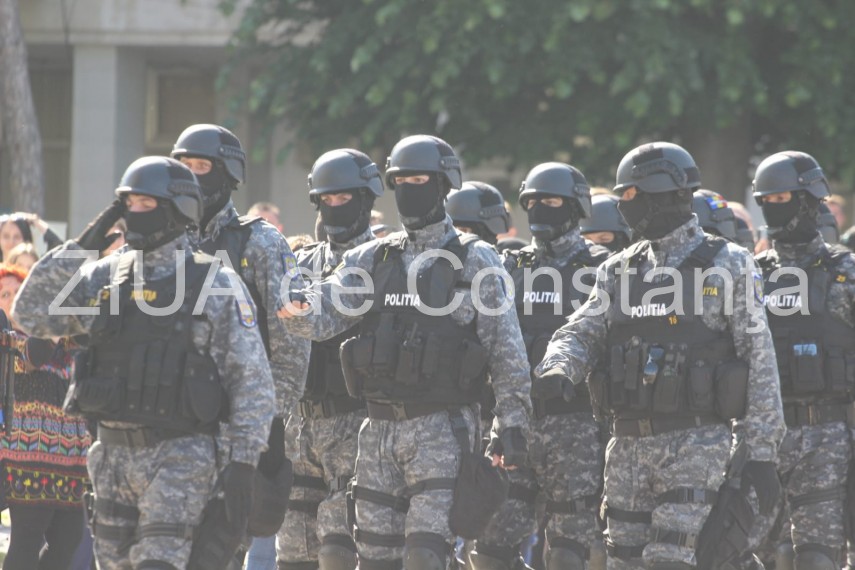 ziua constantei treceti batalioane prin fata primarului forte militare si politienesti la defilare mesajul ziua constantei treceti batalioane prin fata primarului forte militare si politienesti la defilare mesajul