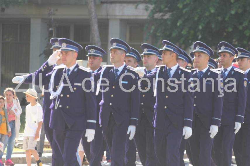 ziua constantei treceti batalioane prin fata primarului forte militare si politienesti la defilare mesajul ziua constantei treceti batalioane prin fata primarului forte militare si politienesti la defilare mesajul