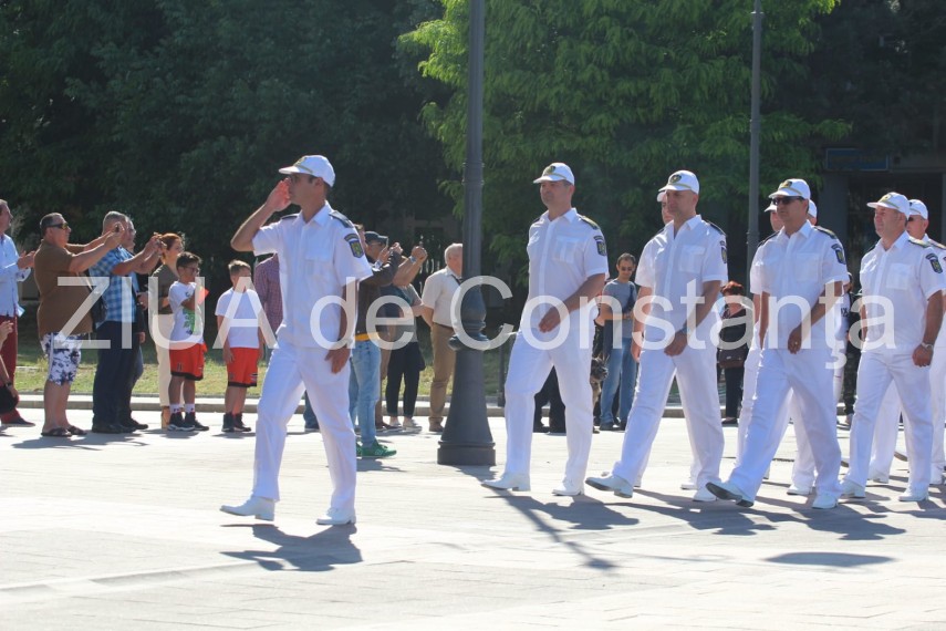 ziua constantei treceti batalioane prin fata primarului forte militare si politienesti la defilare mesajul ziua constantei treceti batalioane prin fata primarului forte militare si politienesti la defilare mesajul