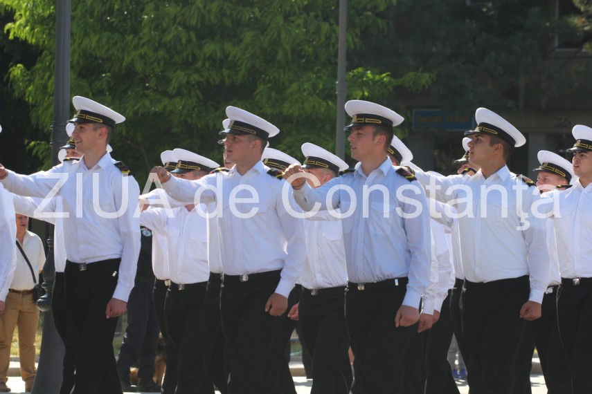 ziua constantei treceti batalioane prin fata primarului forte militare si politienesti la defilare mesajul ziua constantei treceti batalioane prin fata primarului forte militare si politienesti la defilare mesajul